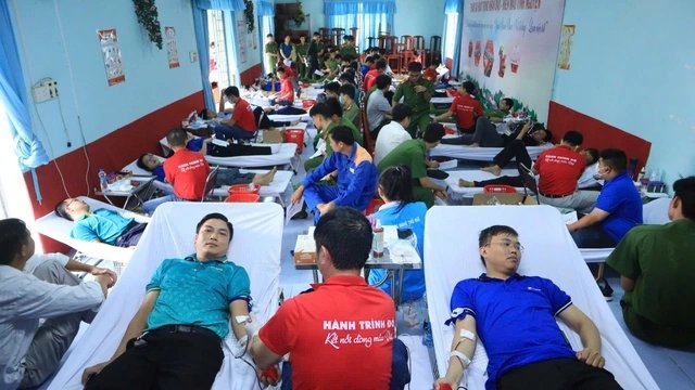 BẠN CÓ BIẾT GÌ, MỖI LẦN HIẾN MÁU, BẠN ĐANG GIA NHẬP VÀO HÀNH TRÌNH CỨU NGƯỜI ĐẦY CẢM XÚC?
