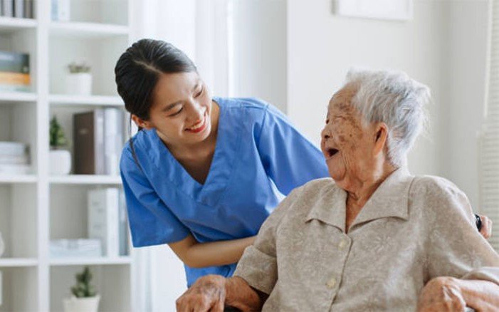 CHĂM SÓC MẸ BẠN BẰNG VIỆC GỬI VÀO VIỆN DƯỠNG LÃO CÓ PHẢI LÀ BẤT HIẾU?