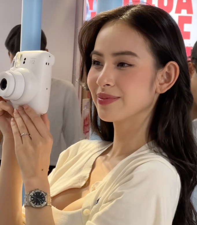 TƯƠNG LAI CỦA CÔ DÂU HÒA MÔN TRÊN MẠNG ĐANG RÕ DẦN, BƯỚC RA VỪA ĐÁNG NGƯỜI CHỜ Ở HƯƠNG LIÊN!