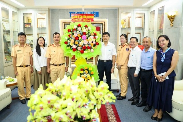 BÁO CHÍ VÀ CẢNH SÁT GIAO THÔNG GẶP GỠ – CHÀO MỪNG KỶ NIỆM 100 NĂM, HỢP TÁC ĐỂ BIẾN GIAO THÔNG VĂN MINH HƠN!