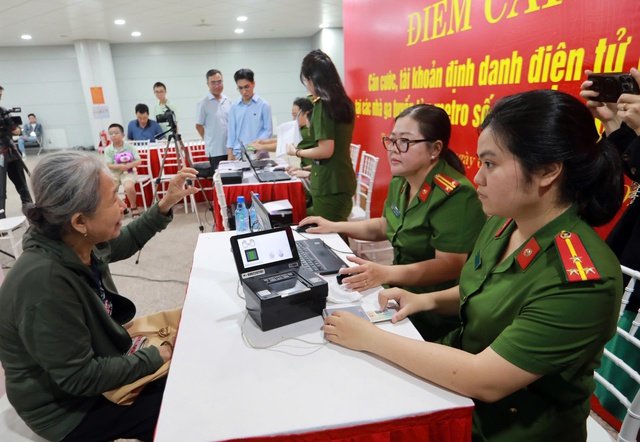 KHƠI DẬY CƠ HỘI SỞ HỮU THẺ CĂN CƯỚC VÀ ĐỊNH DANH ĐIỆN TỬ Ở TP.HCM!