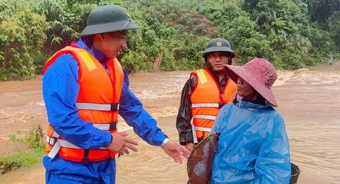 MƯA LỚN ĐÁNH BẠI BIÊN GIỚI, BỘ ĐỘI BIÊN PHÒNG ỨNG PHÓ KHẨN CẤP!