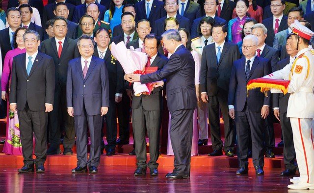 KHÁM PHÁ DANH SÁCH 27 ỦY VIÊN BAN THƯỜNG VỤ TP.HCM SAU HỢP NHẤT VƯỢT BẬC VỚI BÌNH DƯƠNG VÀ BÀ RỊA – VŨNG TÀU!