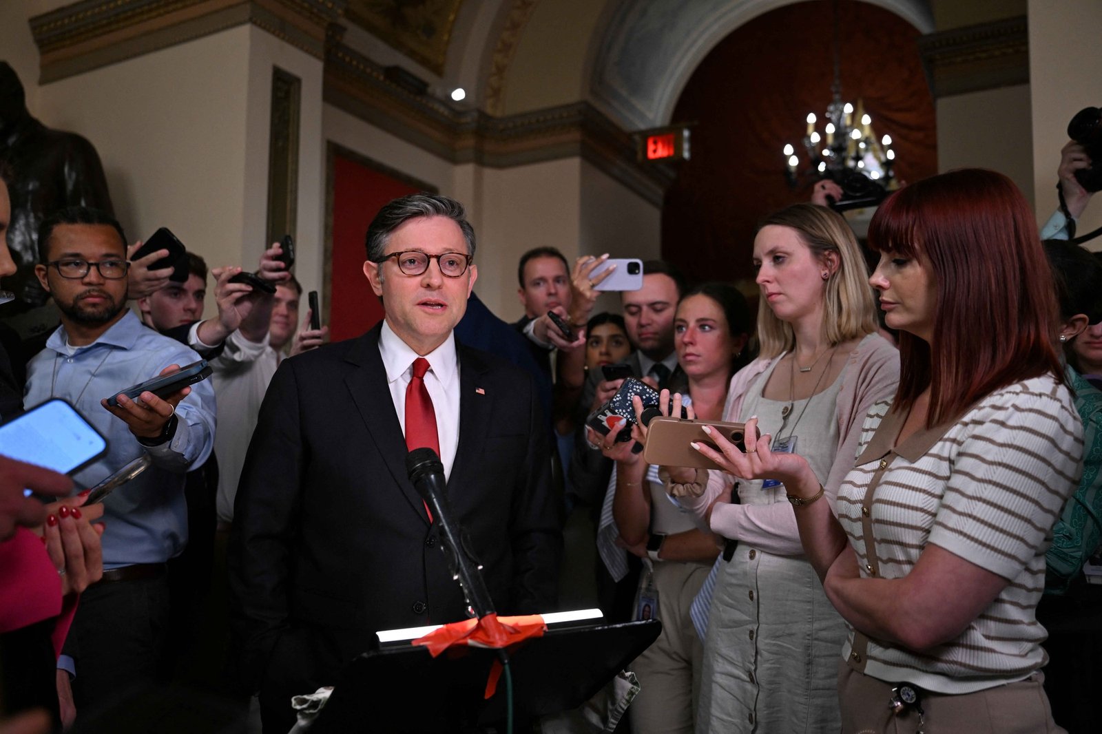 TỔNG THỐNG TRUMP BÙNG NỔ PHẢN ĐỐI VỢI DỰ LUẬT LỚN, DỄ DÀNG GÂY SỐC TRÊN MẠNG XÃ HỘI!