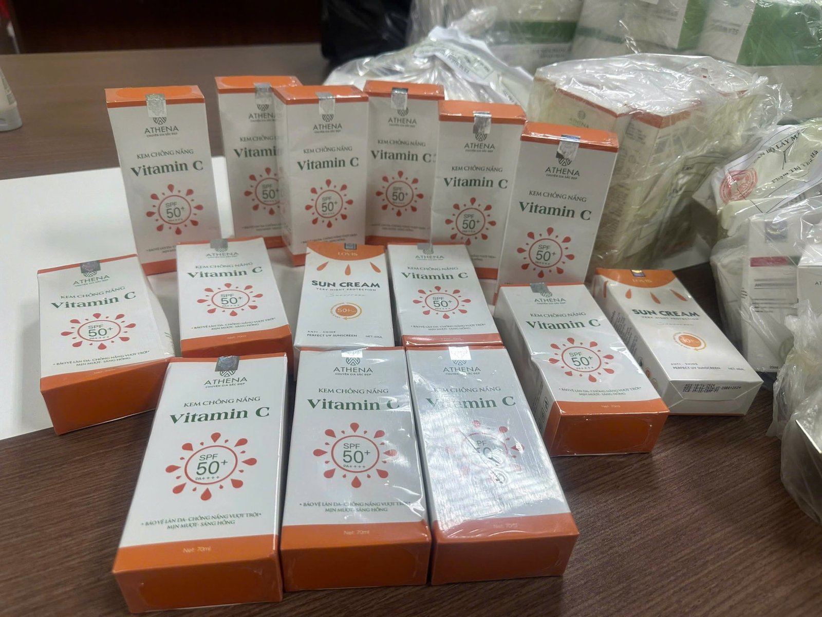 AI CÓ BIẾT RẰNG HÀNG GIẢ KEM CHỐNG NẮNG ATHENA ĐANG LÊN KỆ VỘI VÀNG, NGUY HIỂM NGUYÊN BẨY CHO SỨC KHỎE?