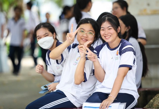 KHÁM PHÁ DANH SÁCH TOP 300 THÍ SINH CAO ĐIỂM NHẤT TỪ TỔ HỢP B00 VÀ NHỮNG BẤT NGỜ ĐẦY ẤN TƯỢNG!