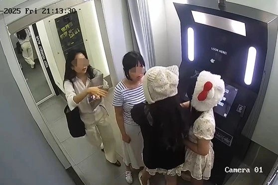 VỤ XÔ XÁT TẠI TIỆM PHOTOB Booth HÀ NỘI GÂY CHUẨN SỐT: AI LÀ NGƯỜI LÀM NÊN TRẬN ĐÁNH ĐỘC ĐÁO NÀY?