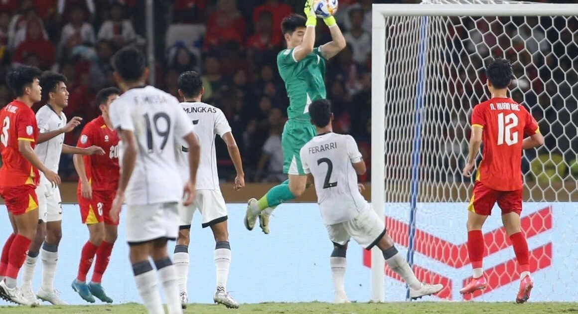 KHÔNG THỂ BỎ QUA: THỦ MÔN TRẦN TRUNG KIÊN VẬN DÙNG PHẨM CHẤT GẶP GỠ ĐỂ CHIẾN THẮNG ĐỘI TUYỆT ĐỐI CỦA ĐÔNG NAM Á!