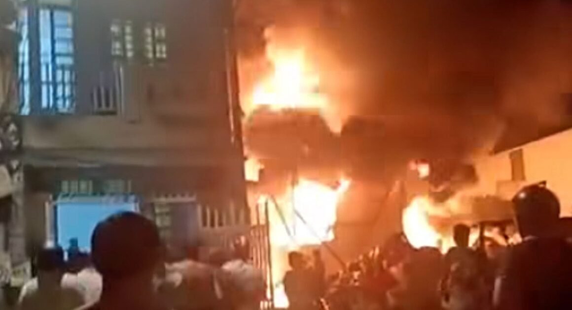 CHÁY LỚN TẠI KHO PHẾ LIỆU BÀ ĐIỂM: XẢY RA NHƯ THẾ NÀO VÀ ĐÃ ĐƯỢC KIỂM SOÁT CHƯA?