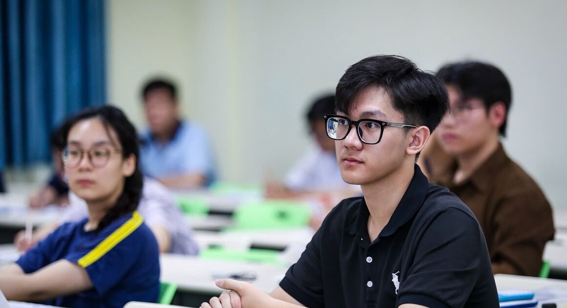 DỰ ĐOÁN THAY ĐỔI ĐÁNG CHÚ Ý TRONG ĐIỂM SÀN TRƯỜNG ĐH KINH TẾ-LUẬT NĂM 2025!