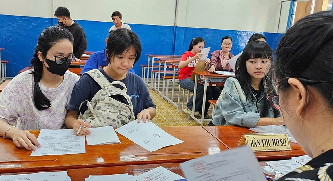 CẢNH BÁO: DÙ ĐÃ ĐĂNG KÝ NỘP HỒ SƠ NHẬP HỌC, NHIỀU TRƯỜNG THPT TẠI TP.HCM VẪN THIẾU HỌC SINH, ĐẨY NỐI LOẠN CHIẾN LƯỢC TUYỂN SINH!