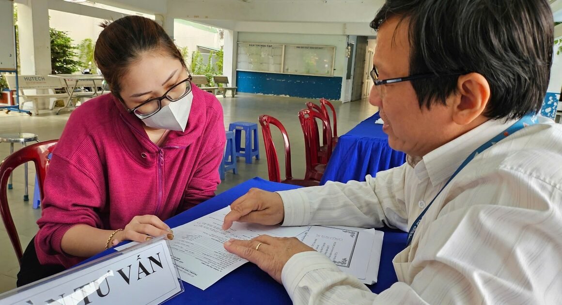 CHUYỂN ĐỔI CHO CỬA CHỐT TỐT NGHIỆP 10, TP.HCM MẤT HỨA NGHỊCH VỚI QUY ĐỊNH MỚI ĐẶC BIỆT, ĐANG GÂY SỐC CHO GIÁO DỤC CHƯA TỪNG CÓ!