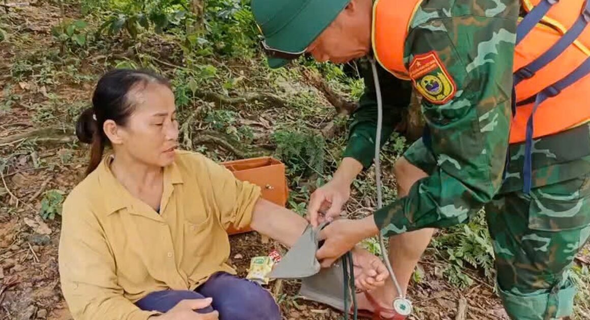 NGHỆ AN: NGƯỜI PHỤ NỮ BỊ LŨ CUỐN, ĂN LÁ CỰC KHỔ TRONG RỪNG HƠN TUẦN, ĐƯỢC CUỐI CÙNG CỨU SỐC