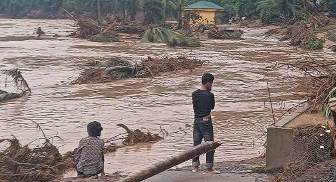 “TĂNG CƯỜNG CHIẾN DỊCH ỦNG HỘ, CÙNG NGHỆ AN VƯỢT QUA BÃO LŨ KHẮC KHAI!”