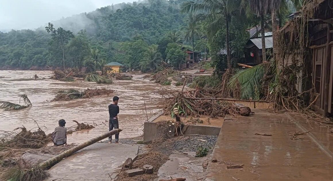 LŨ QUÉT NÀY ĐÃ CƯỚN NƯỚC, GIỐNG NHƯ BIẾN ĐỘNG KHÔNG CHỜ ĐỢI!