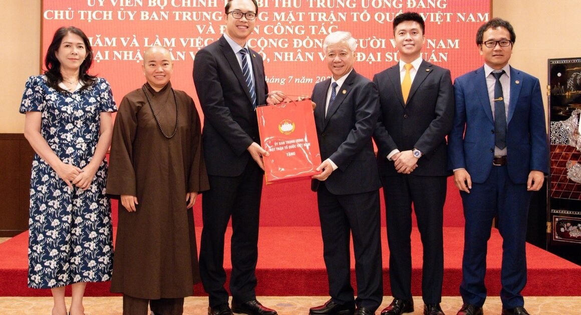 CHỦ TỊCH ỦY BAN T.Ư MẶT TRẬN TỔ QUỐC VIỆT NAM ĐỖ VĂN CHIẾN GÂY ẤN TƯỢNG TẠI NHẬT BẢN BẰNG NHỮNG CHUYÊN ĐỀ HẤP DẪN