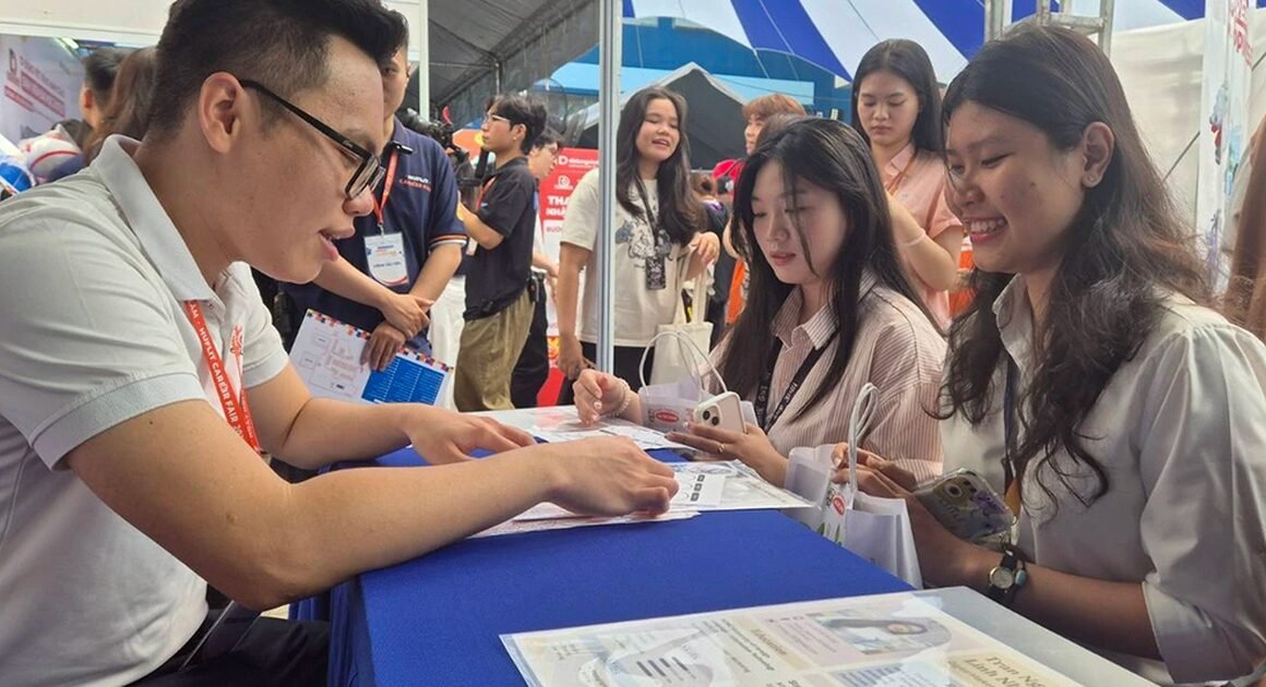 BẠN ĐÃ BIẾT CHƯA: VIỆC GỬI CV ĐÚNG LÚC, ĐÚNG NƠI MỚI MỚI MANG LẠI CƠ HỘI CHINH PHỤC NHÀ TUYỂN DỤNG?