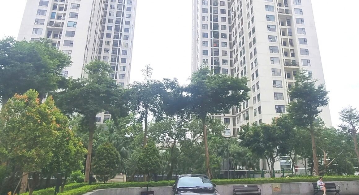 THUẾ CHUYỂN NHƯỢNG BẤT ĐỘNG SẢN CÓ THỂ ĐƯỢC CỘNG VÀO GIÁ NHÀ, GIẢI PHÁP NÀO ĐỂ NGĂN CHẶN LÀN SÓNG ĐẦU CƠ?