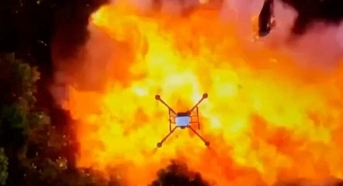 LỤC QUÂN HOÀNG GIA THÁI LAN PHẢN ỨNG GÁC CÁO BUỘC SỬ DỤNG BOM CHÙM TRONG GIAO TRANH BIÊN GIỚI CAMPUCHIA