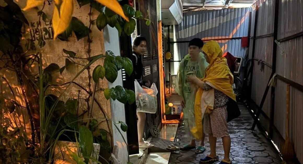 SAU NỬA ĐÊM CẦU CỨU, HÀ NỘI ĐỐI MẶT VỚI ĐỀN CỬ CHƯA TỪNG CÓ – CHUNG CƯ G6A THÀNH CÔNG DI DỜI VẬN ĐỘNG TRONG ĐÊM BÃO SỐ 3!