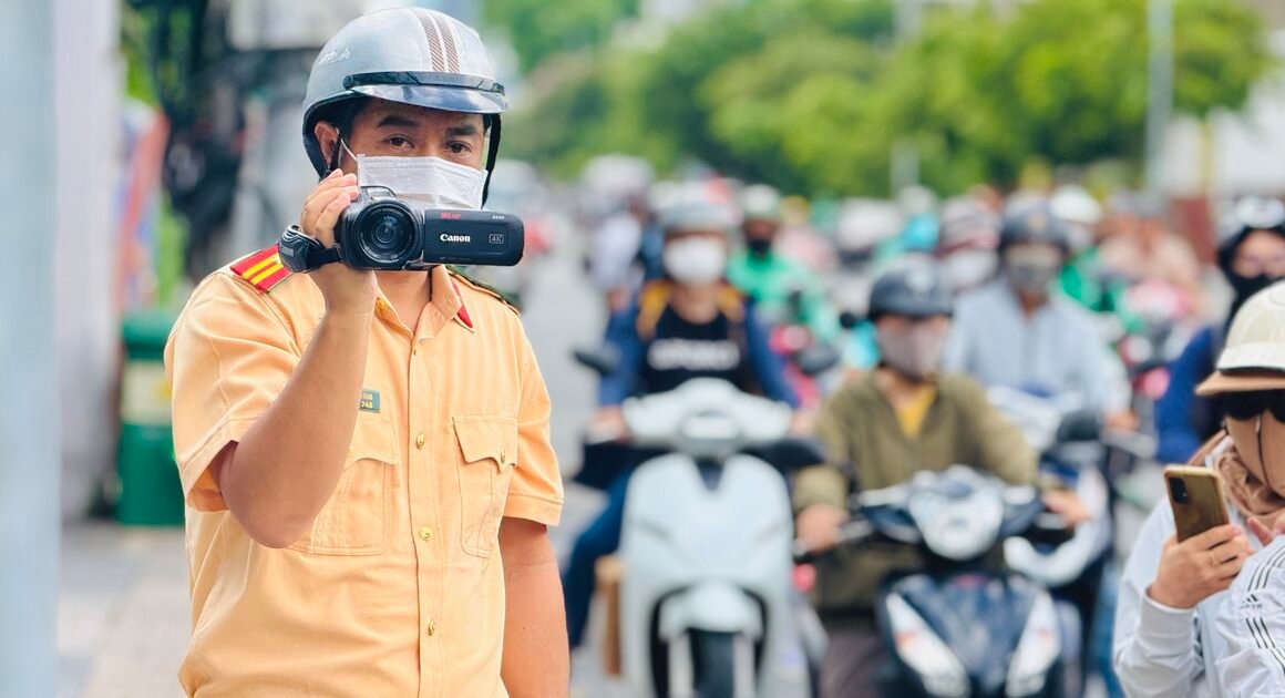 VƯỢT ĐÈN VÀNG CÓ BỊ PHẠT NGUỘI? BÁO CHÍ ĐANG TIẾT LỘ SỰ THẬT GÂY NGẠC NHIÊN!