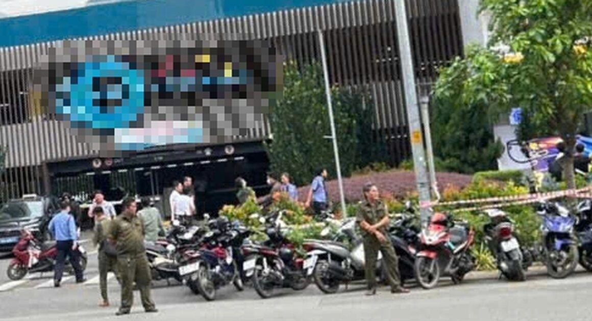 XƯƠNG CẦU TRƯỚC CỬA HÀNG TIỆN LỢI Ở KHU ĐẢO KIM CƯƠNG GẶP SỰ CỐ CHẾT MỚI, CÔNG AN ĐANG ĐIỀU TRA, PHONG TỎA HIỆN TRƯỜNG.