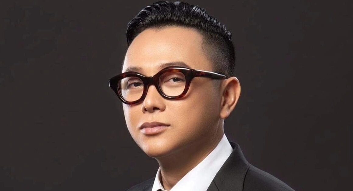 KHÁM PHÁ NHÀ THIẾT KẾ ĐÃ ĐƯA THỜI TRANG VIỆT VƯƠN RA THẾ GIỚI!