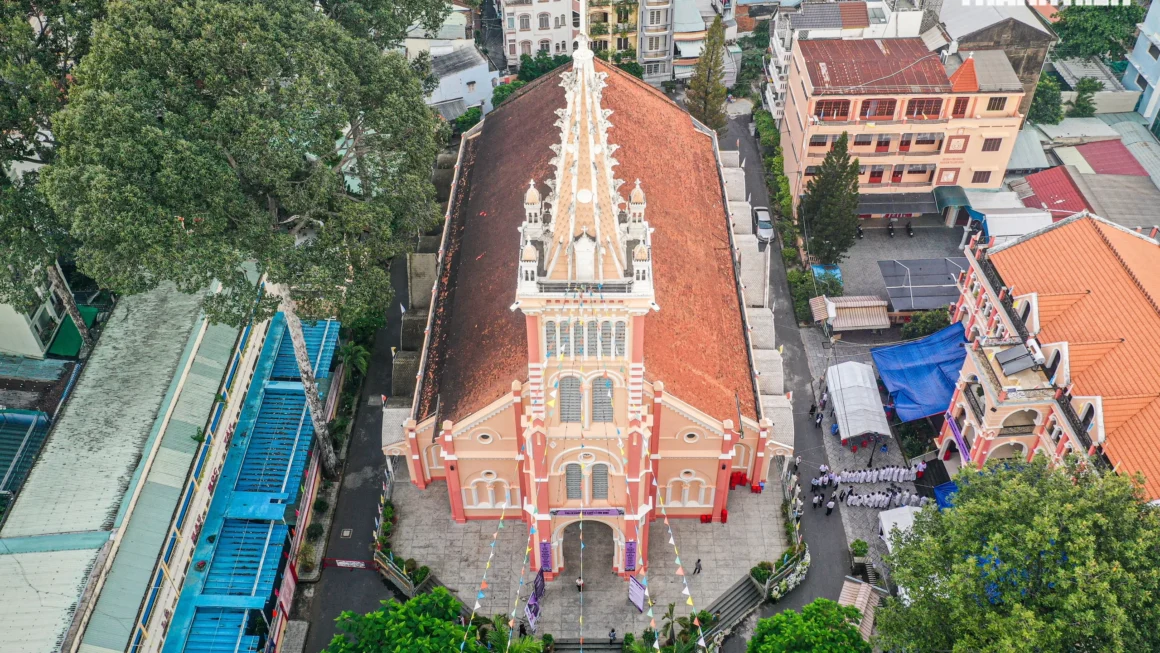KHÁM PHÁ NGÔI NHÀ THỜ CỔ HƠN 300 NĂM ĐẬP TAN MẬT ẤN TƯỢNG GIỮA SÀI GÒN TRĂM NĂM KẾT HỢP LỊCH SỬ VÀ KIẾN TRÚC ĐỘC ĐÁO