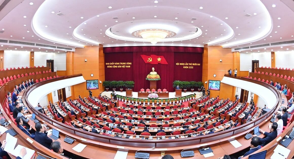 HỘI NGHỊ LẦN THỨ 12 BAN CHẤP HÀNH TRUNG ƯƠNG ĐẢNG KHÓA XIII ĐÃ HOÀN THÀNH TOÀN BỘ NHIỆM VỤ, GÂY NGẠC NHIÊN VỀ NHỮNG ĐỊNH HƯỚNG MỚI