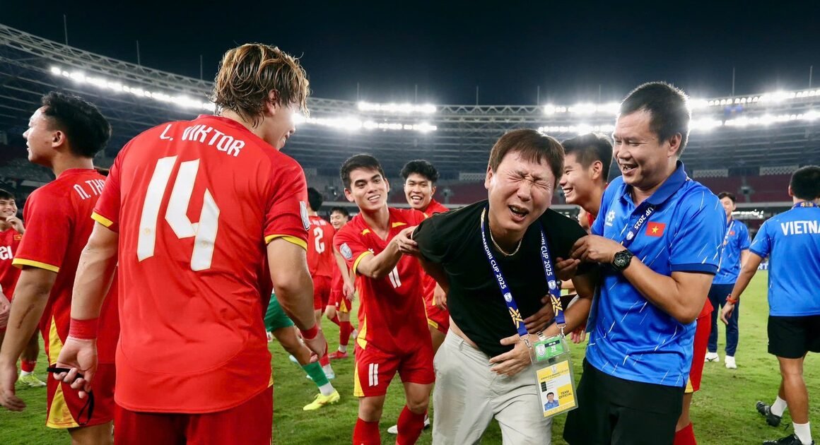 KHÓ KHĂN, NIỀM VUI VÀ ĐẰNG SÂU, ĐỘI U.23 VIỆT NAM VÀ HLV KIM SANG-SIK VƯỢT QUA TÁC ĐỘNG LỊCH SỬ.