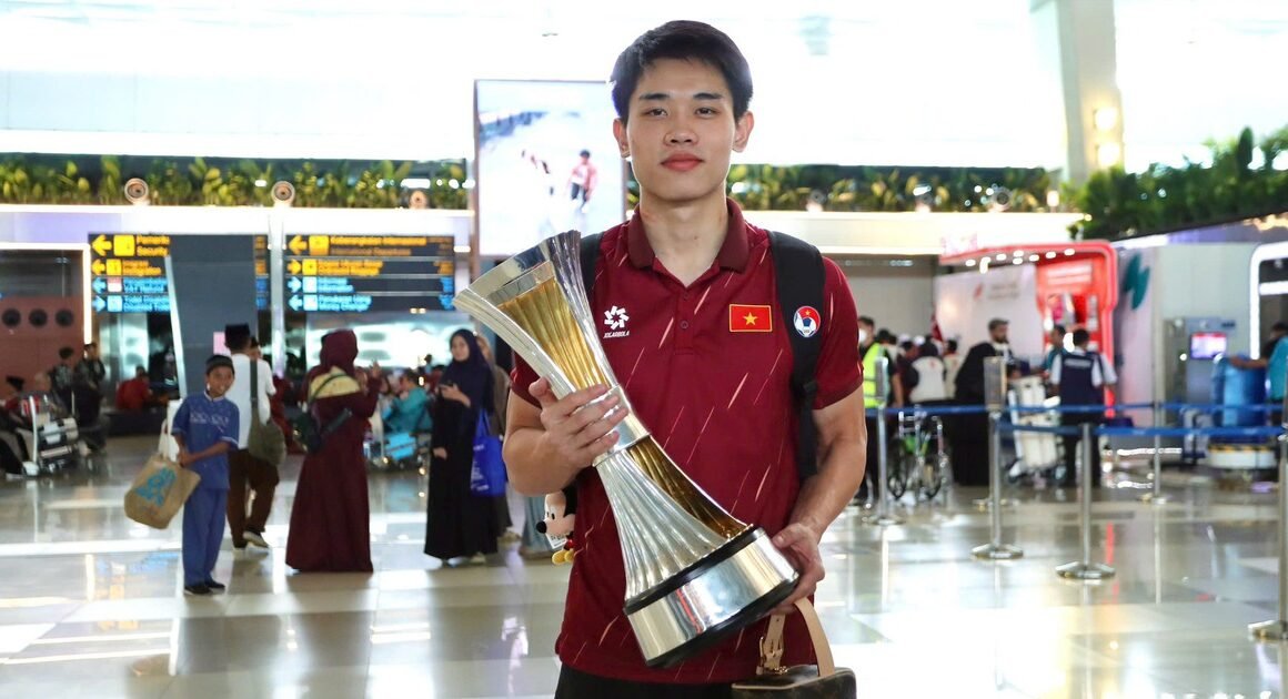 ĐỘC ĐÁO KHÔNG NGOÀI DỰ ĐOÁN: U.23 VIỆT NAM NHẬN LỜI CHIA TAY NỒNG NHIỆT TẠI SÂN BAY INDONESIA SAU CHIẾN THẮNG ĐẦY KIÊU HãNH!