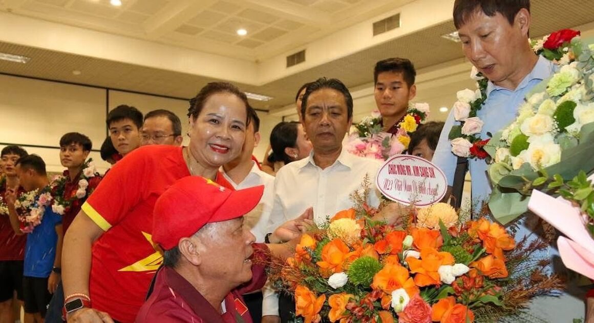 NGOẠI TRỜI VIỆT NAM VỮNG BƯỚC TRÊN ĐỈNH ĐẤU U.23 ĐÔNG NAM Á!
