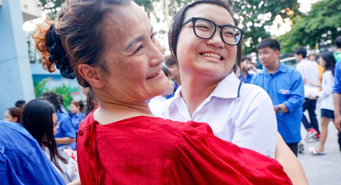 KHÁM PHÁ DANH SÁCH HƠN 1.100 HỌC SINH THỦ ĐOẠN VÀO LỚP 10 TRƯỜNG THPT CÔNG LẬP HÀ NỘI!