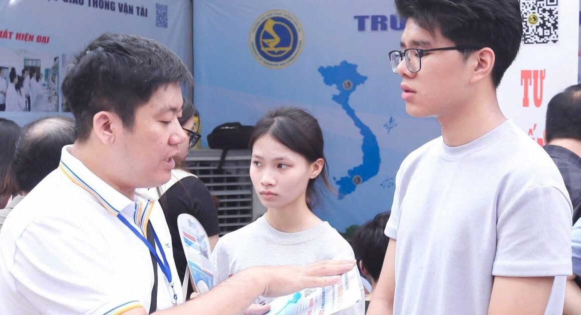 DÙ GIẢM 25% PHÍ XÉT TUYỂN, HỆ THỐNG VẪN THU HƠN 114 TỈ ĐỒNG – BẠN ĐÃ BIẾT TẠI SAO CHƯA?