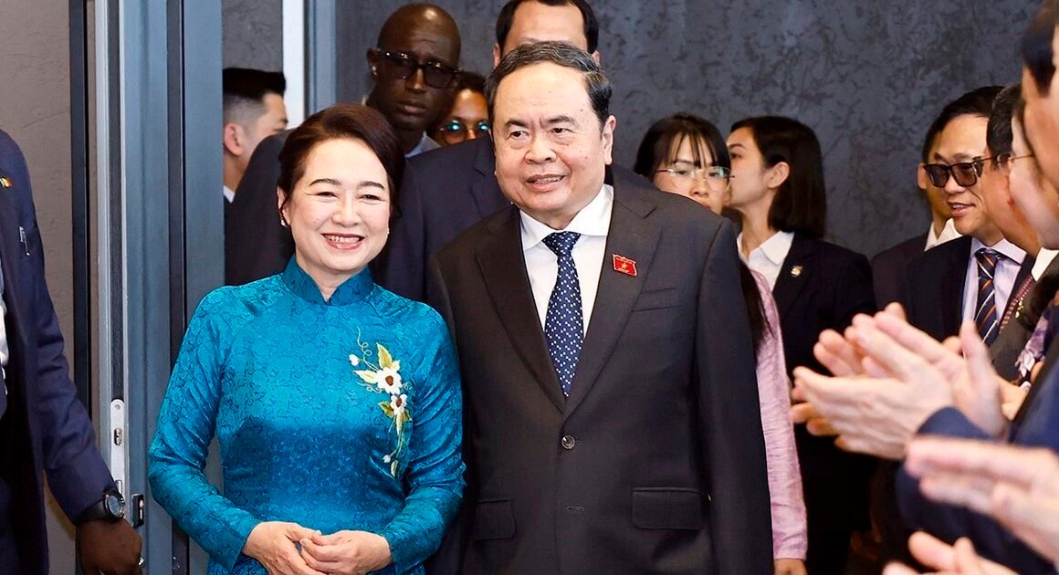 CHỦ TỊCH QUỐC HỘI TRẦN THANH MẪN GẶP GỠ ĐẠI SỨ QUÁN VÀ CỘNG ĐỒNG VIỆT NAM TẠI SENEGAL: BỨC TRANH HỢP TÁC VÀ KẾT NỐI ĐẶC BIỆT