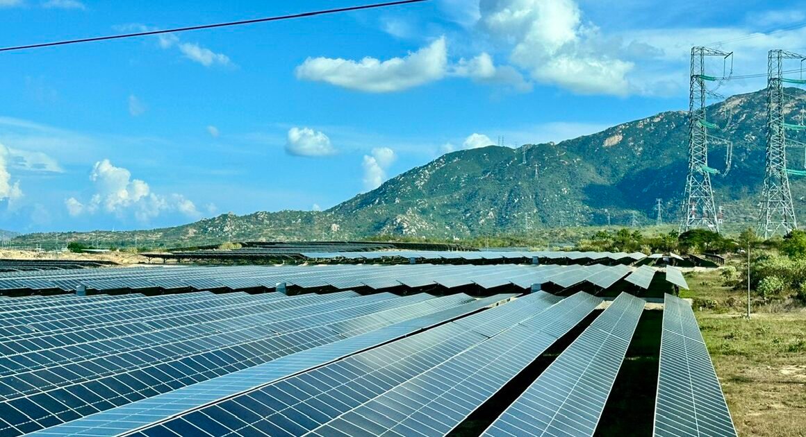 KHẨN! CHÍNH PHỦ CHỈ ĐẠO GỠ RỐI ĐÁ ĐẦU TƯ NĂNG LƯỢNG TÁI TẠO, SẴN SÀNG ĐẢM BẢO TIỀM NĂNG GIAO THỊ TRƯỜNG.