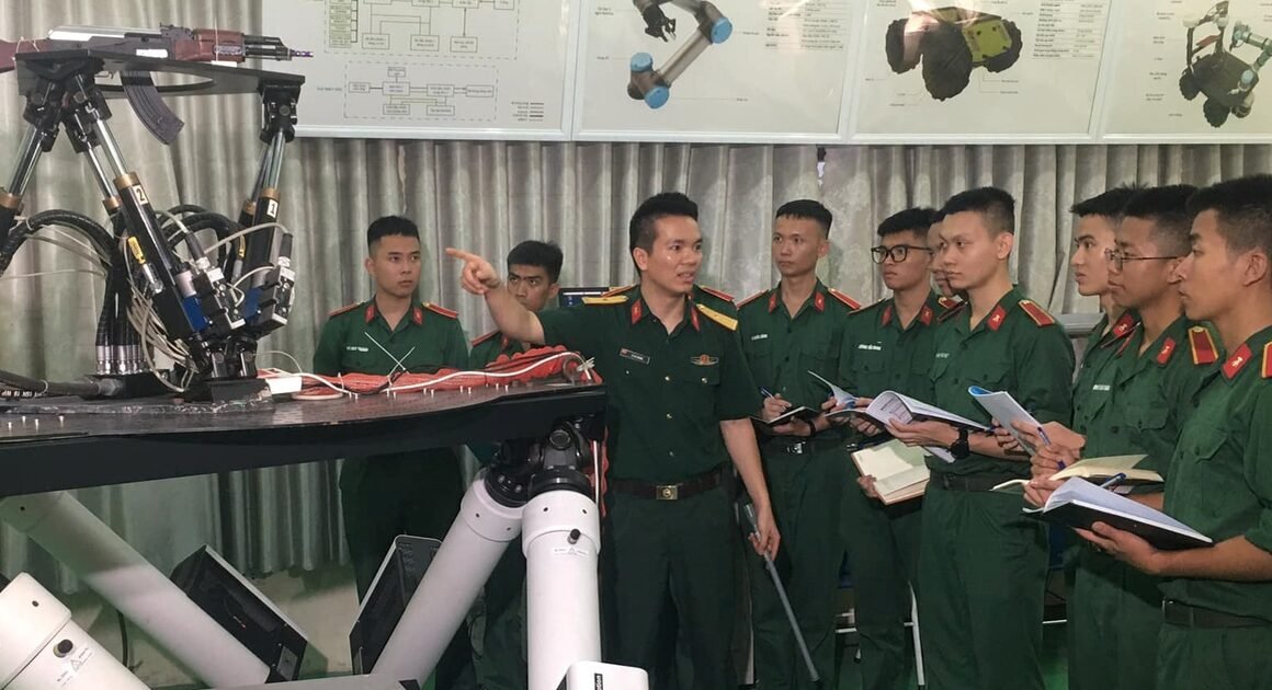 CHUYỂN ĐỘI KHÓ CHỊU: SAO CÁC TRƯỜNG QUÂN ĐỘI KHÁC BIỆT ĐIỂM CHUẨN CÓ ĐẾN 3,5 ĐIỂM?