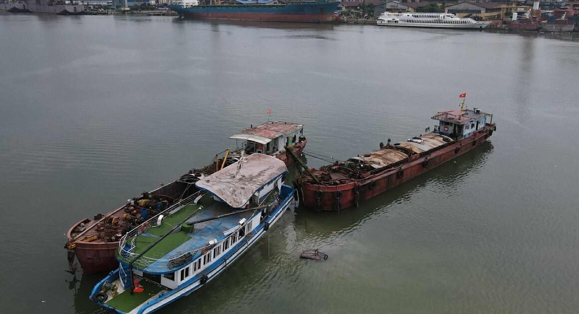TẠI SAO DÙ ĐANG MẶC ÁO PHAO, NHIỀU NẠN NHÂN VẪN GẶP NGUY KỊCH TỪ VỤ LẬT TÀU VỊNH XANH 58?