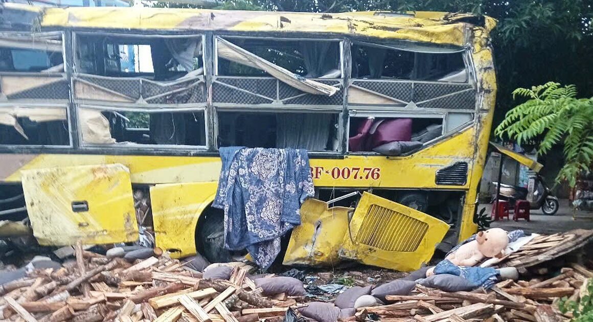 TỪ CHỐI CẤP PHÉP, VẬN HÀNH, XE KHÁCH GÂY TAI NẠN KINH HOÀNG, 10 NGƯỜI CHẾT!