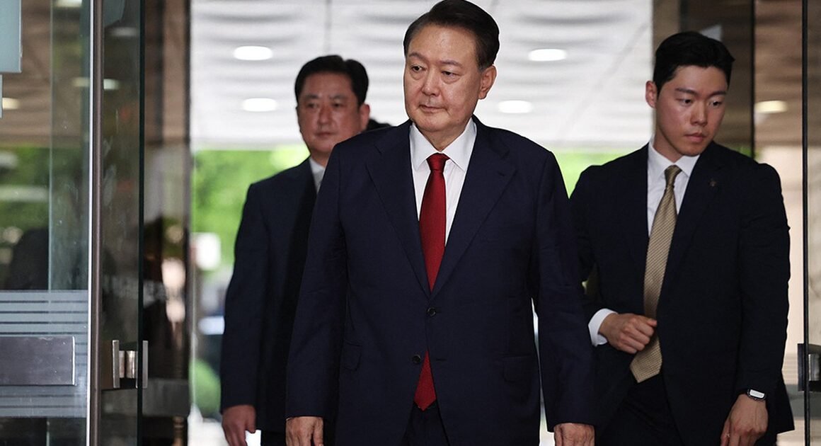 TIẾNG ƯU TIÊU CỦA CỰU TỔNG THỐNG Yoon Suk Yeol BỊ CANH CÁC CÔNG TỐ VIÊN ĐÒI XÉT XỬ NẶNG!