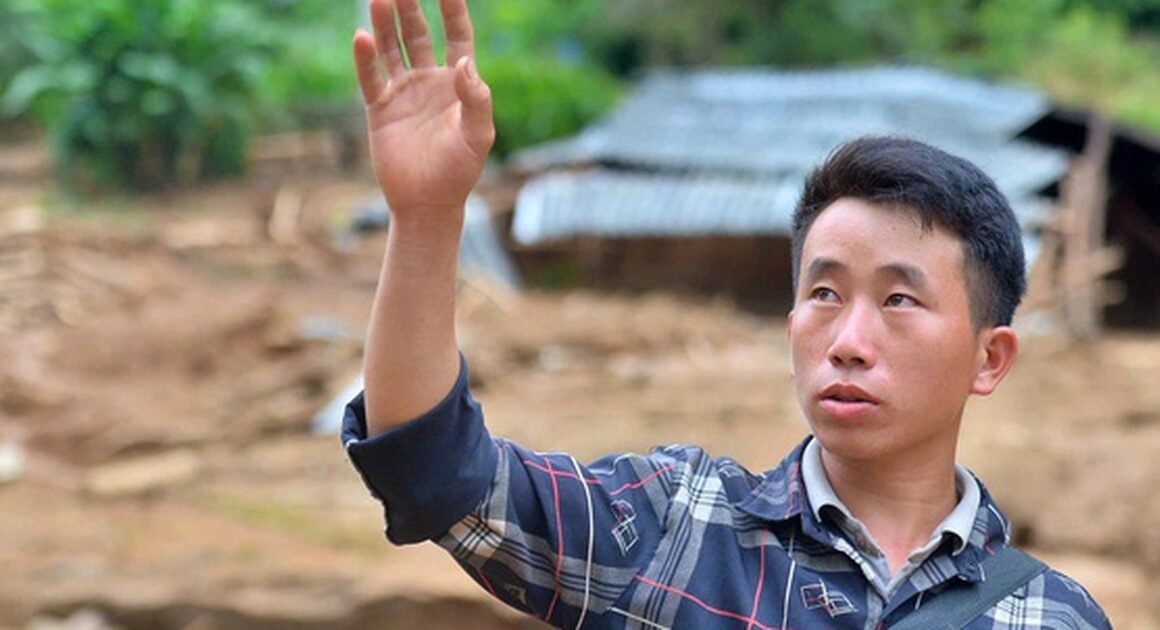 KHEN THƯỞNG HÀNH ĐỘNG DŨNG CẢM CỦA TRƯỞNG BẢN GIẢI CỨU HƠN 90 NGƯỜI DÂN TRƯỚC THẢM HỌA LŨ QUÉT!