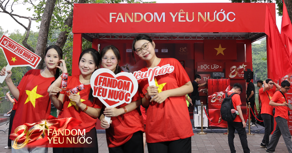 KHU VỰC BOOTH FANDOM YÊU NƯỚC TRỞ THÀNH ĐIỂM ĐẾN HẤP DẪN NHẤT Ở HỒ GƯƠM SÁNG 16/8!