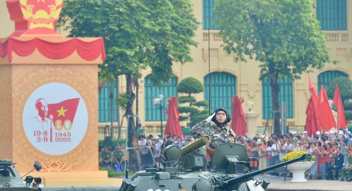 KHÓC NƯỚC MẮT, HỒN THẮM, NGHĨA TỪ ĐẰNG TRÊN MÀN ẢNH MƯA ĐỎ, MỞ LỐI CHO HÀO KHÍ QUỐC GIA.