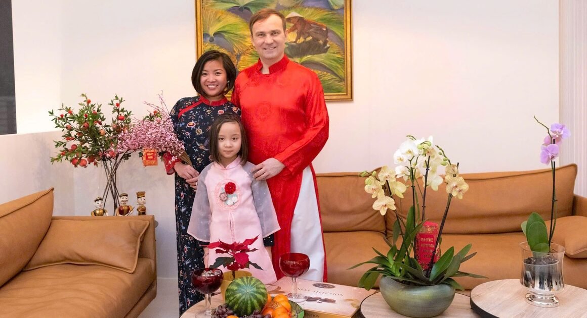 SAI GON CÓ THỨ GÌ MÀ DÙ 15 NĂM XA VỢI, GIA ĐÌNH JANI KAULO VẪN GIỮ GÌN TRUYỀN THỐNG VIỆT NAM!