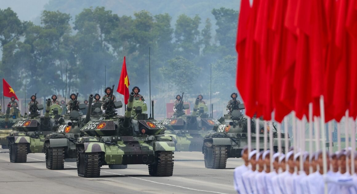 KHÍ THỰC HÀNG ĐẦU TẠI BUỔI LUYỆN TẬP QUỐC KHÁNH 2.9.2025, XE TĂNG VÀ THIẾT GIÁP BẬT DỪNG BÊN TRUNG TÂM HUẤN LUYỆN QUÂN SỰ!