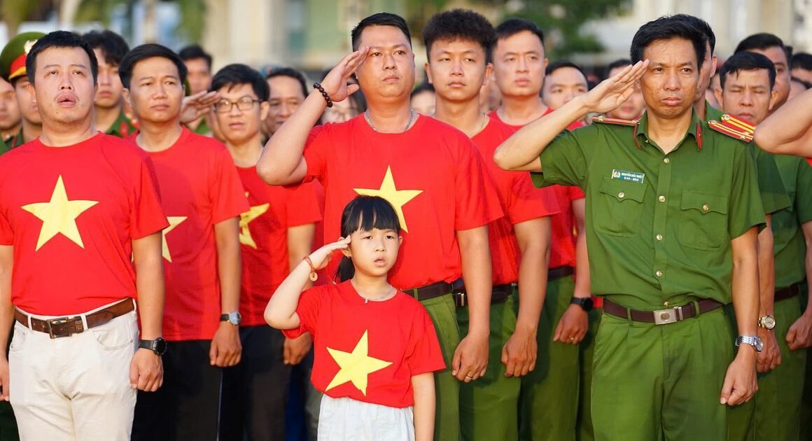 ĐẢNG VÀ CHÍNH QUYỀN ĐÀ NẴNG ĐANG GẤP RÚT CHUYỂN QUÀ QUỐC KHÁNH ĐẾN GIA ĐÌNH, BẠN ĐÃ BIẾT CHƯA?