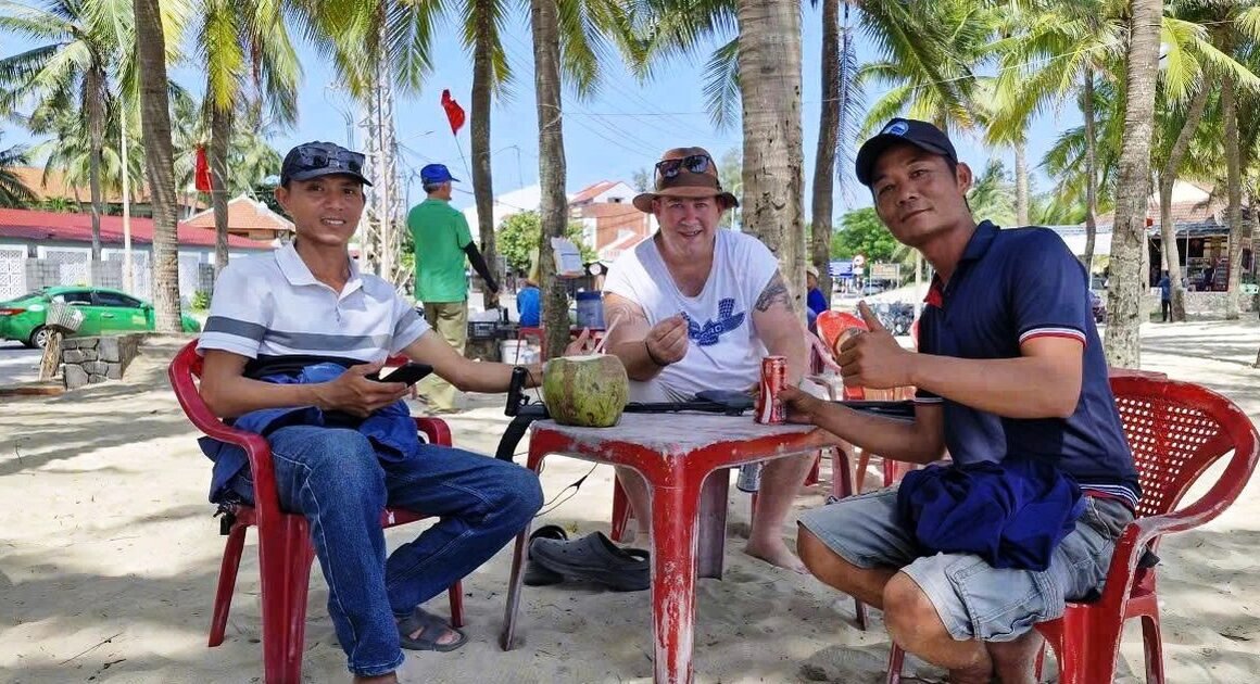 KHÔNG THỂ TIN NỔI: CHIẾC NHẪN CẦU HÔN BỊ RỚT Ở ĐÁN KHÁCH ÚC BẤT NGỜ ĐƯỢC TÌM LẠI NHƯ THẾ NÀO?