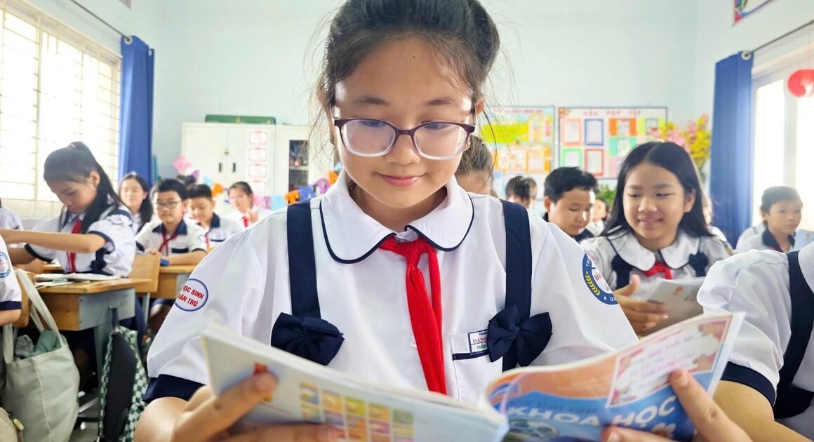 KHÁI QUÁT VỀ CHIẾN LƯỢC ĐÀO TẠO TĂNG CƯỜNG SÁNG TẠO VÀ TỰ DO CHO GIÁO VIÊN VỚI CHƯƠNG TRÌNH 2018 VÀ 3 BỘ SÁCH XÃ HỘI HÓA!
