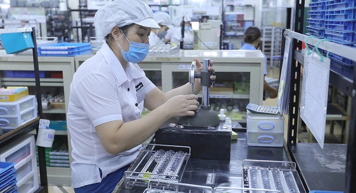 VỐN ĐẦU TƯ TRỰC TIẾP NƯỚC NGOÀI VÀO VIỆT NAM TẠI SAO VƯỢT MẶT MỸ DẬY SÓNG?