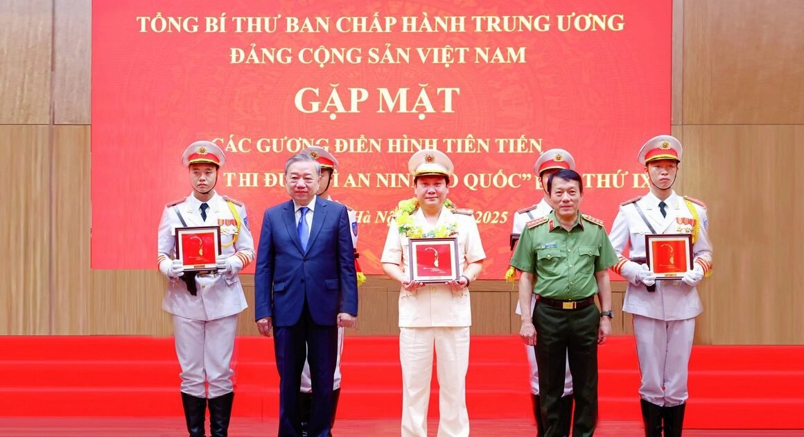 KHÁM PHÁ NHÂN VẬT ĐẶC BIỆT NGUY HIỂM ĐƯỢC VINH DANH TRONG DANH SÁCH 80 ĐIỂN HÌNH TIÊN TIẾN CỦA CÔNG AN NHÂN DÂN!